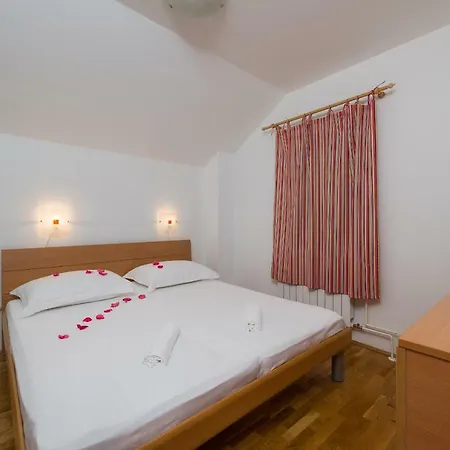 Vallum Apartman *